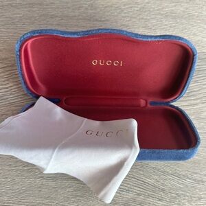 Like new Gucci velvet glasses case with dust cloth